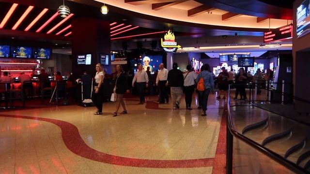 Exploring the LINQ Casino and Promenade смотреть онлайн