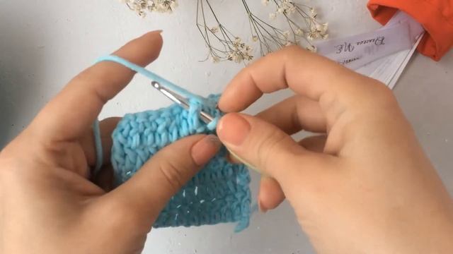 ВЯЗАНИЕ КРЮЧКОМ ДЛЯ НАЧИНАЮЩИХ // ВЫПУКЛЫЕ СТОЛБИКИ С НАКИДОМ! смотреть онлайн