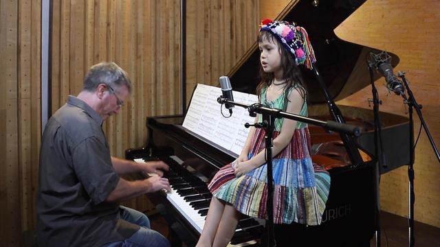 "Moon River" by Emilie and Dad смотреть онлайн