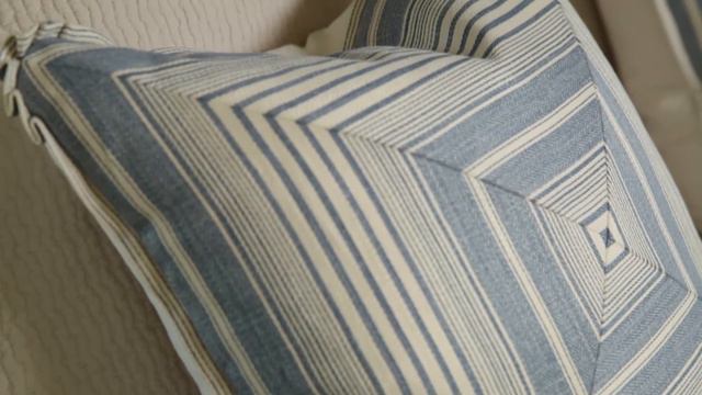 How To Make the Perfect Bed | Southern Living смотреть онлайн