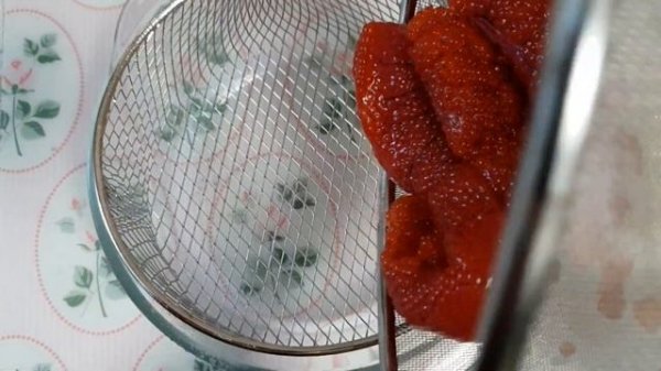 Как очистить красную икру от плёнки за 1 минуту? Просто и быстро!