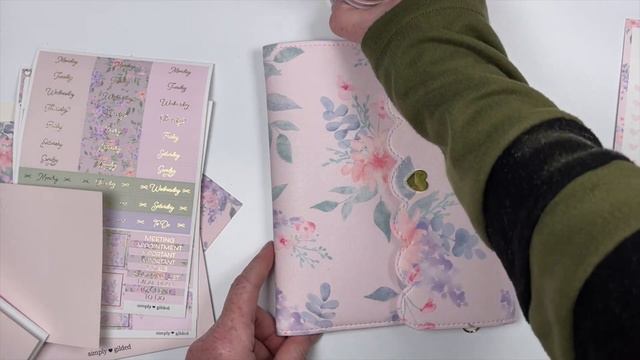 Unboxing of simply gilded's Stay Golden Subscription Box смотреть онлайн