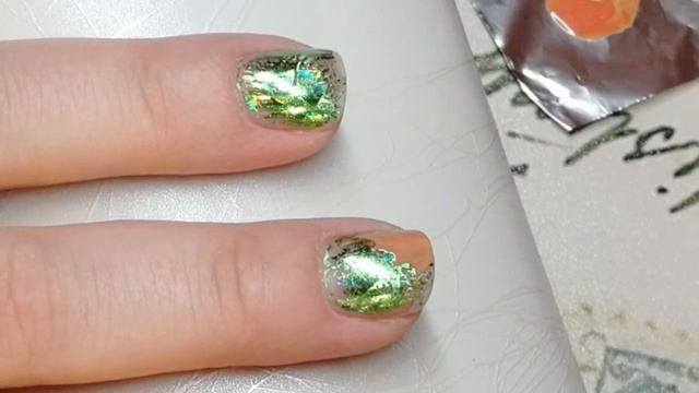 Осенний дизайн зелёным гель-лаком на коротких ногтях смотреть онлайн