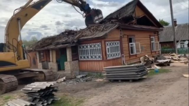 Снятие крыши дома экскаватором CAT 325DL смотреть онлайн