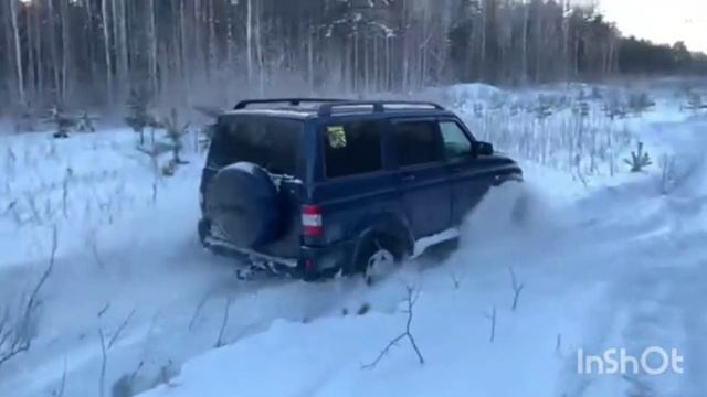 Снег по колено - буксуют все! Жиперы Тюмени на Партизанах 22.01.22 (яркие моменты) смотреть онлайн