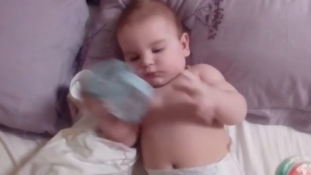 Пьем из поильника в 6 месяцев! смотреть онлайн