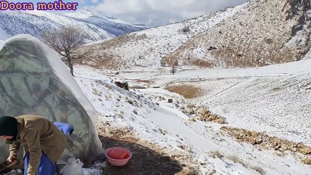 Mountain Shelter: Nomadic Women And The Help Of Two Men In The Snow ?️?️?️