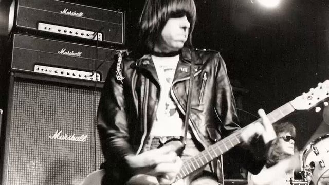 Ramones - Now I Wanna Be A Good Boy. (Isolated Guitar Track: Barre chords and downstrokes.) смотреть онлайн