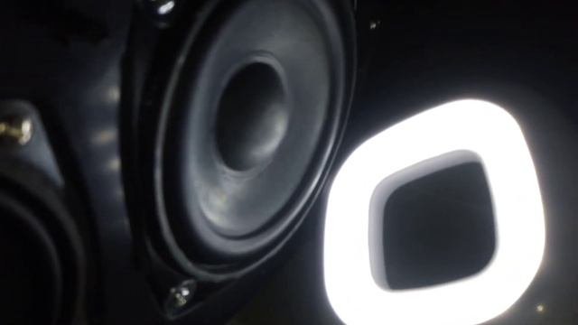 В НЕЙ 34 ВАТ ЖЕСТЬ ФЛЕКС ДИНАМИКА И ЛЮТЫЙ БАСС смотреть онлайн