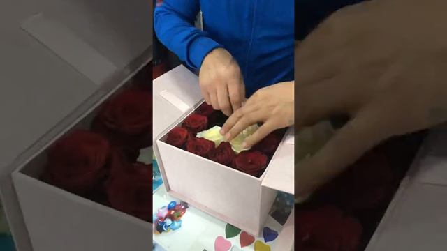 Как собрать коробку цветов и сделать предложение руки смотреть онлайн