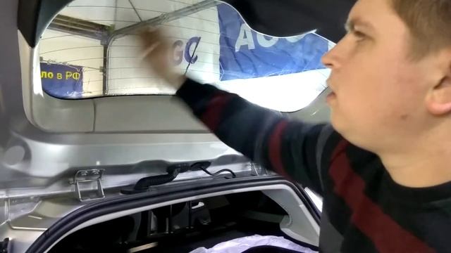 Процесс тонирования заднего стекла Ford Focus III универсал смотреть онлайн