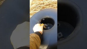 Как спускать газ!ГБО+Спускаю газ 10литров и откручиваю клапан!!!Балон на 40!!!