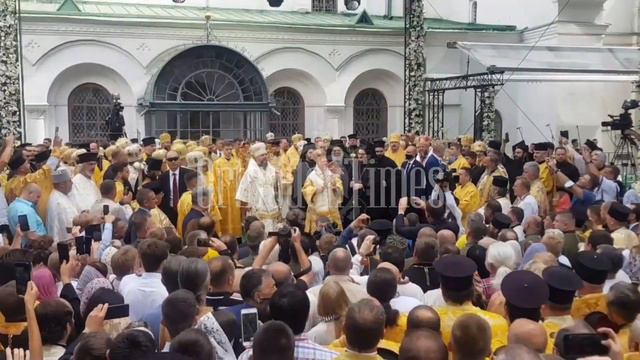 Outdoors co-liturgy by Ecumenical Patriarch, Metropolitan of Kyiv in Hagia Sophia (2) смотреть онлайн
