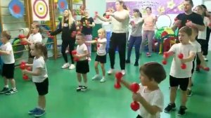 Зарядка с родителями в ДОУ!