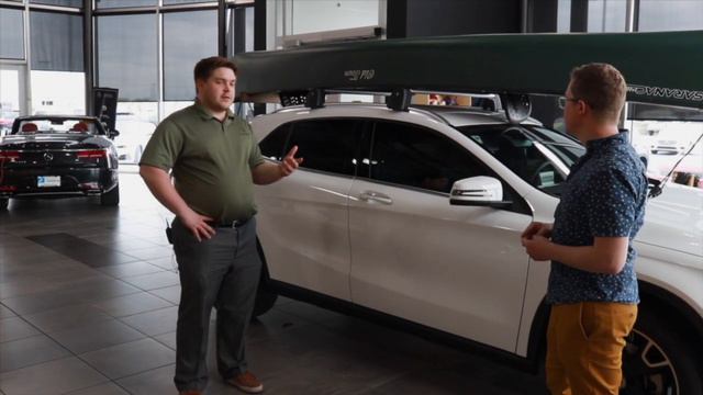 Mercedes GLA 250 and Canoe on the Top смотреть онлайн