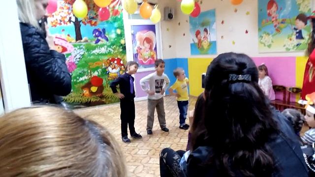 Едет с поля урожай... смотреть онлайн