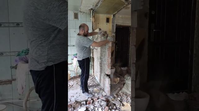 №7 Экономный Ремонт в Хрущевке своими руками с нуля / Демонтаж ванной, туалета / Ремонт квартиры СП смотреть онлайн