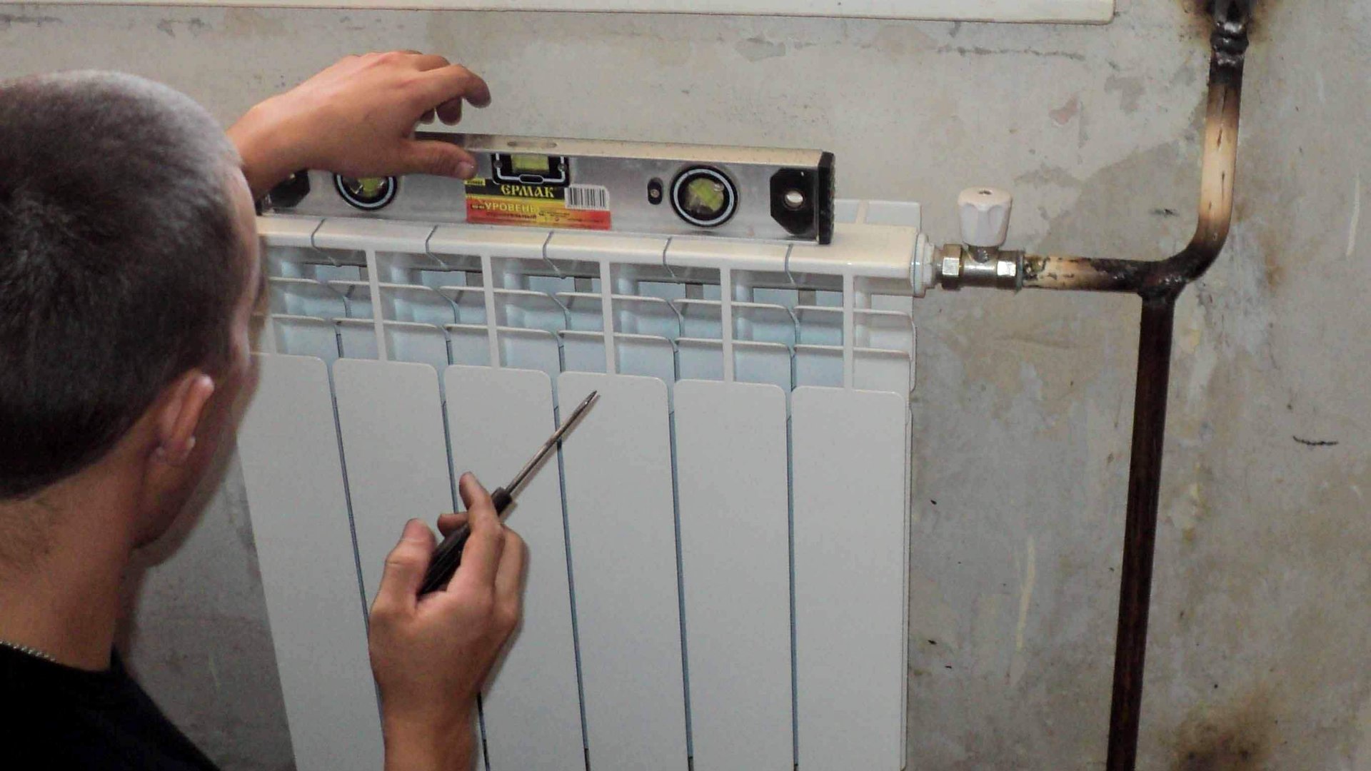 Почему мастера профи устанавливают радиаторы под небольшим наклоном смотреть онлайн