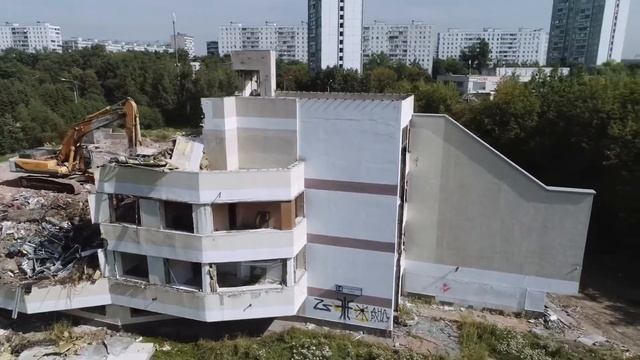 Демонтаж пустовавшего 7 лет бассейна училища олимпийского резерва им. А. Я. Гомельского смотреть онлайн