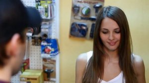 Девушка сняла майку / The girl did not understand and took off her T-shirt seller