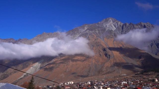 Грузия - Степанцминда / Осенние горы и водопады Грузии /Mozin Trip смотреть онлайн