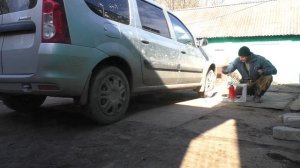 Подкатной домкрат из бутылочного Своими руками