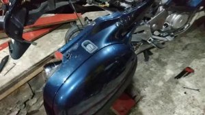 Honda deauville. Что бы снять заднее колесо надо разобрать пол мотоцикла.