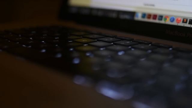Nikon D7200 - Short Low light video test with 35mm vintage lens смотреть онлайн