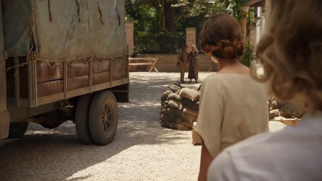 Julia, por fin, en brazos del hombre que ama - Tiempos de Guerra смотреть онлайн