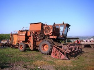 Человек на пределе возможностей - работа на комбайне ДОН-1500