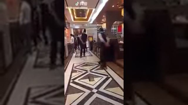Официант lvl10000😂 смотреть онлайн