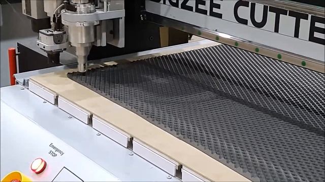 АВТОКОВРИК из ЭВА пены / 14 метров в минуту / EVA BigZee Cutter смотреть онлайн