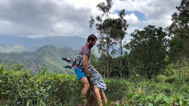 Парная йога среди чайных плантаций | SRI LANKA смотреть онлайн