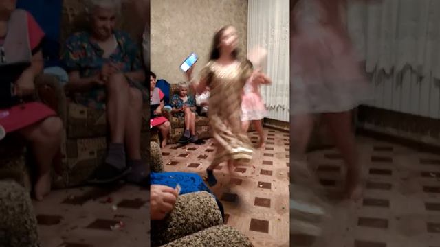 Лиза поет песню смотреть онлайн