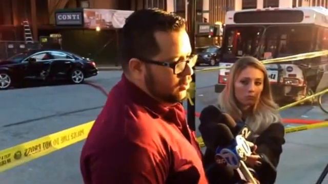 CHICAGO, IL. 6/2/15: CTA BUS HIT BY MERCEDES BENZ- PEDESTRIAN RUN OVER BY BUS. смотреть онлайн