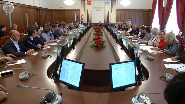 В Заксобрании приняли в первом чтении законопроект о повышении прожиточного минимума для пенсионеро смотреть онлайн