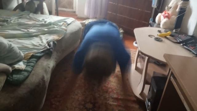 пахом отжимается