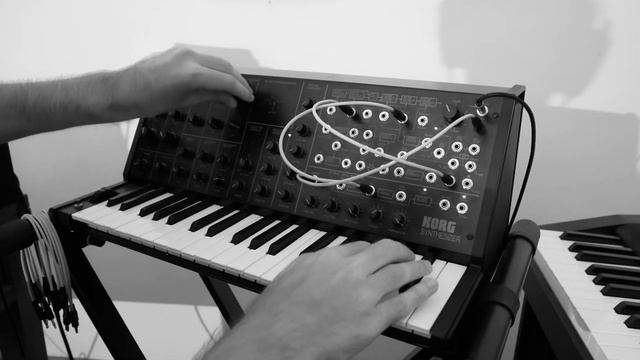 Growly BASS with Korg MS-20 synthesizer смотреть онлайн