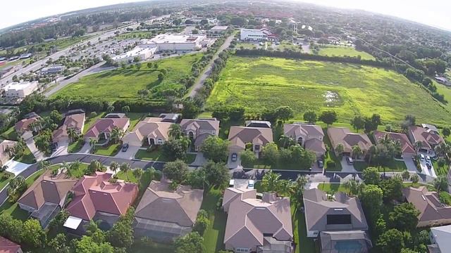 Aerial View of Colonial Pointe in Fort Myers смотреть онлайн