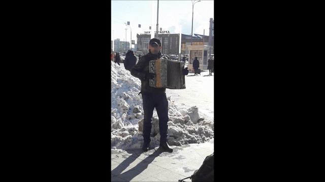"Despacito" accordion cover in cold winter. "Деспасито" кавер на аккордеоне холодной зимой. смотреть онлайн