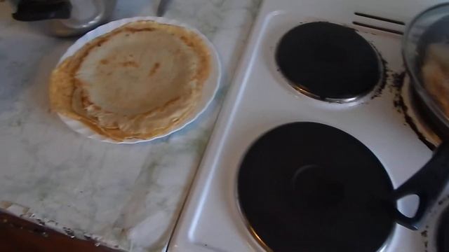 Масленица! Едим блины с котейками. / Maslenitsa! We eat pancakes with cats. смотреть онлайн