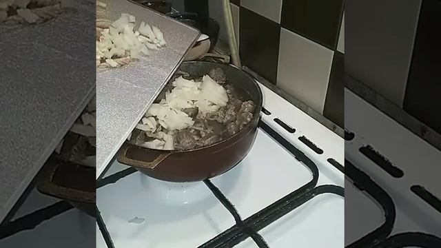 КУРИНЫЕ ЖЕЛУДКИ ТУШЁНЫЕ В СМЕТАНЕ ИЛИ СЛИВОЧНЫЕ ПУПКИ смотреть онлайн