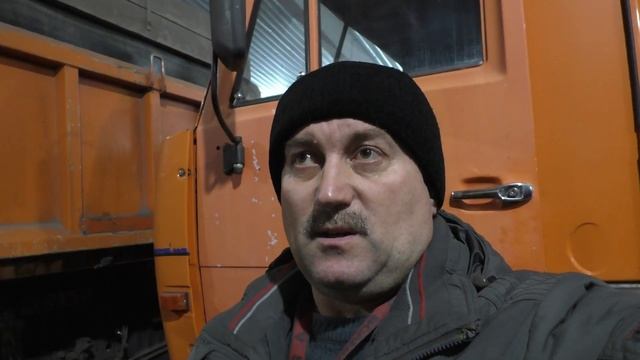КАМАЗ 55111. Небольшой гаражный обзор. смотреть онлайн