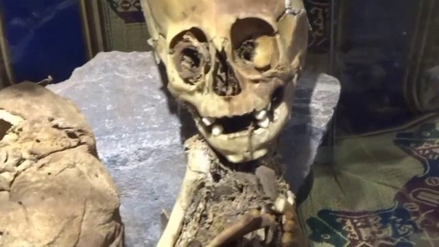 Чужой в музее Andahuaylillas?