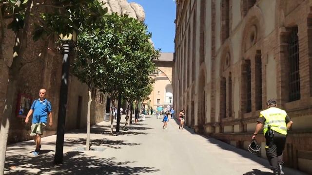 EXPLORING MONTSERRAT BARCELONA AND THE BLACK MADONNA | BARCELONA TRAVEL VLOG 6/7 | Vlog 23 смотреть онлайн