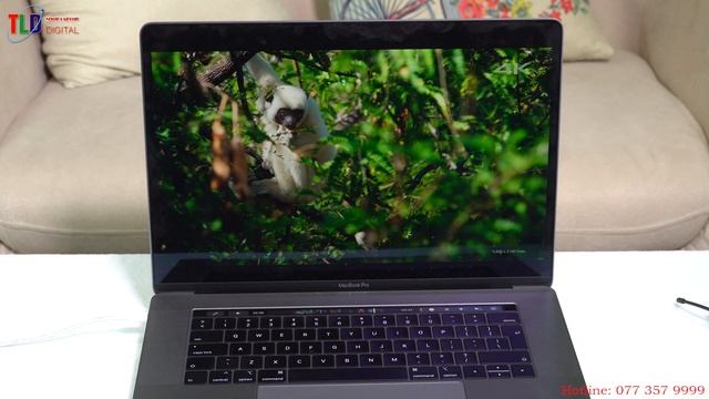 Ngồi Làm Việc Trên Con Macbook Pro 15 Touchbar Core i9 Phê Quá Các Bạn Ơi смотреть онлайн