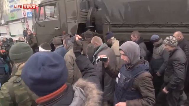 22.01. Украинских карателей, так называемых "киборгов" провели по Донецку смотреть онлайн