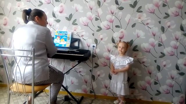 Женечка поет песню Солнечный круг, ко дню защиты детей смотреть онлайн