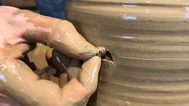 ? Дикая неочищенная Глина из леса Крутим фактуристый горшок Гончарная школа Волшебство керамики смотреть онлайн