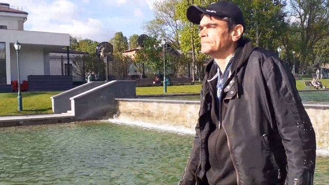 РОЗЫ ДЛЯ ТЕБЯ!🌹🕺💃/ТАНЦЫ У ФОНТАНА В САДУ ШЕВЧЕНКО ХАРЬКОВ МАЙ 2021 смотреть онлайн